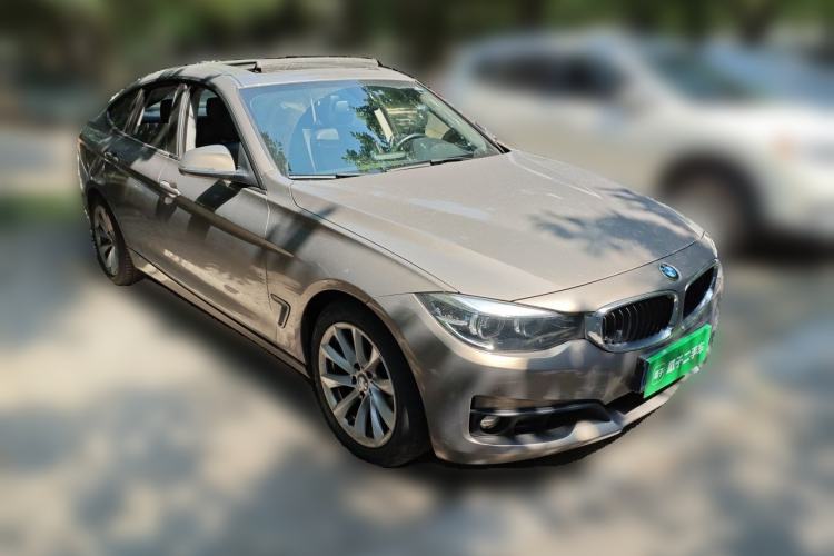 Used BMW 3 Series GT 2018 320i Sport Edition Front Right 45 Deg