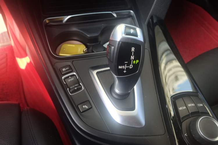 Used BMW 3 Series GT 2018 320i Sport Edition Gear Lever