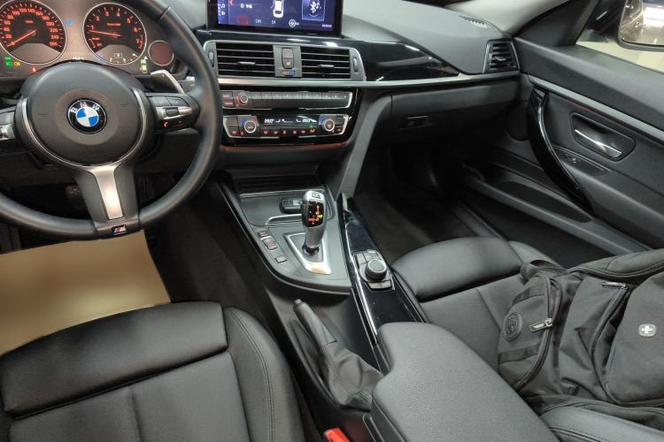 Used BMW 3 Series GT 2018 320i Sport Edition Gear Lever
