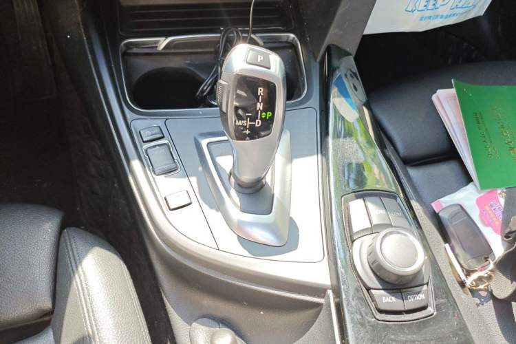 Used BMW 3 Series GT 2018 320i Sport Edition Gear Lever