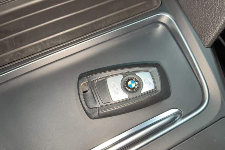 Used BMW 3 Series GT 2018 320i Sport Edition Interior 1