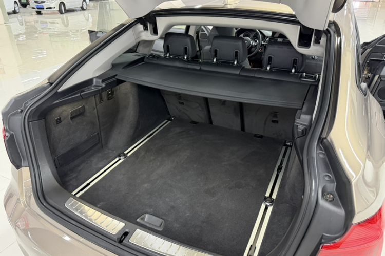 Used BMW 3 Series GT 2018 320i Sport Edition Interior 12