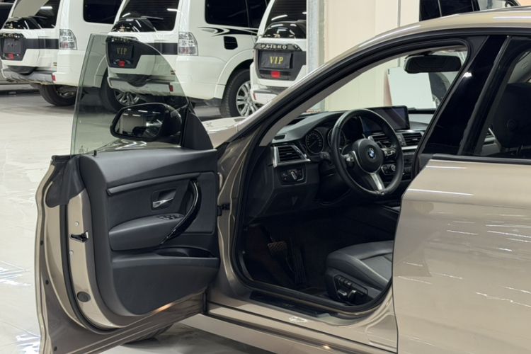 Used BMW 3 Series GT 2018 320i Sport Edition Interior 13