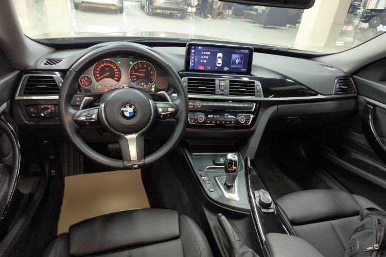 Used BMW 3 Series GT 2018 320i Sport Edition Interior 2