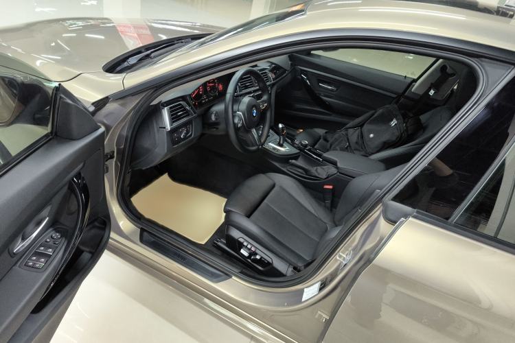 Used BMW 3 Series GT 2018 320i Sport Edition Interior 3