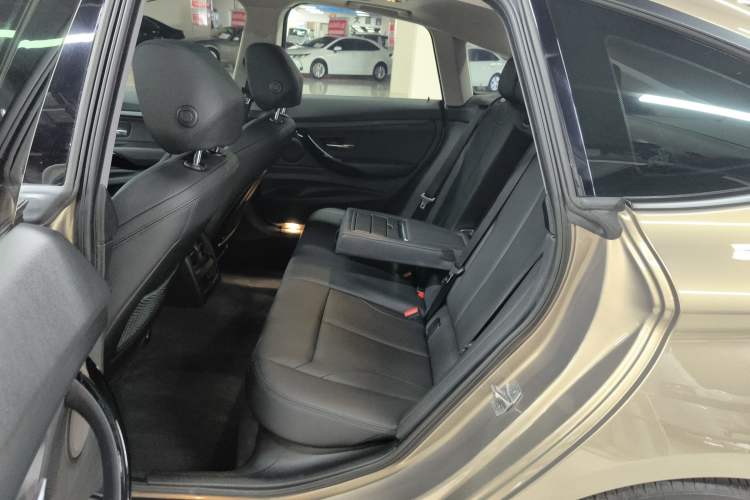 Used BMW 3 Series GT 2018 320i Sport Edition Interior 4
