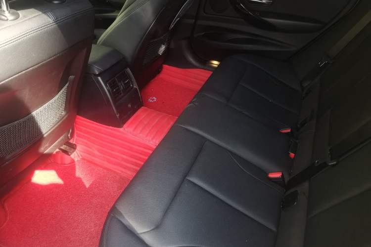 Used BMW 3 Series GT 2018 320i Sport Edition Left Rear Seat