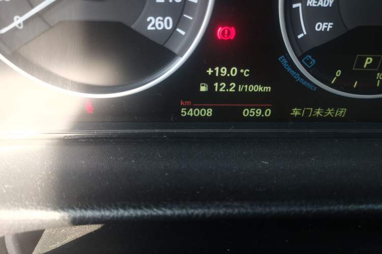 Used BMW 3 Series GT 2018 320i Sport Edition Odometer Close Up