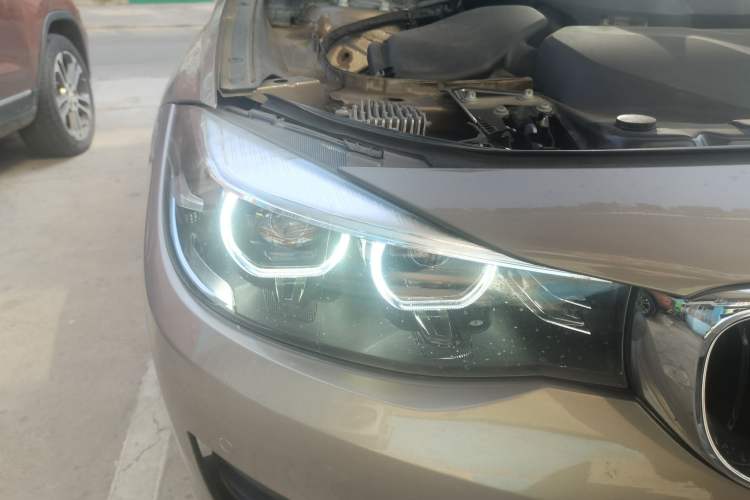 Used BMW 3 Series GT 2018 320i Sport Edition Right Front Headlight