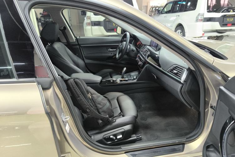 Used BMW 3 Series GT 2018 320i Sport Edition Right Front Seat