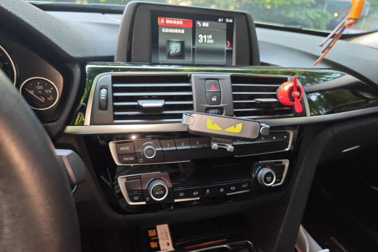 Used BMW 3 Series GT 2018 320i Sport Edition Audio And AC Panel