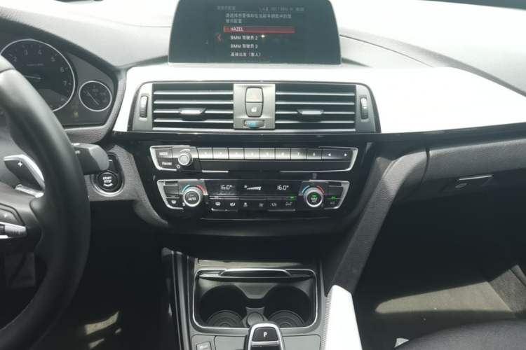 Used BMW 3 Series GT 2018 320i M Sport Edition Audio And AC Panel