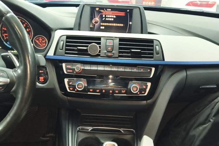Used BMW 3 Series GT 2018 320i M Sport Edition Audio And AC Panel