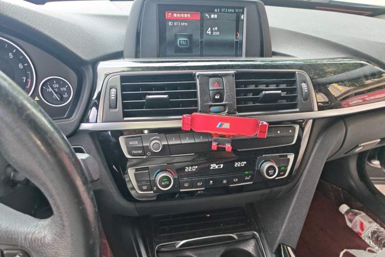 Used BMW 3 Series GT 2018 320i Sport Edition Audio And AC Panel