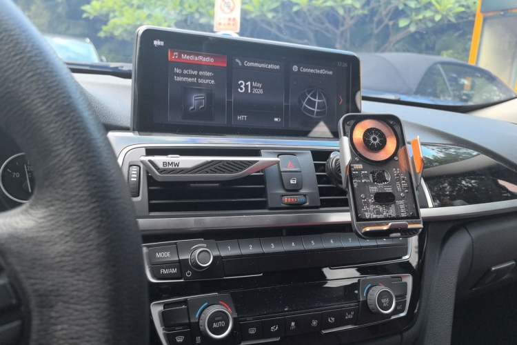 Used BMW 3 Series GT 2018 320i Sport Edition Audio And AC Panel