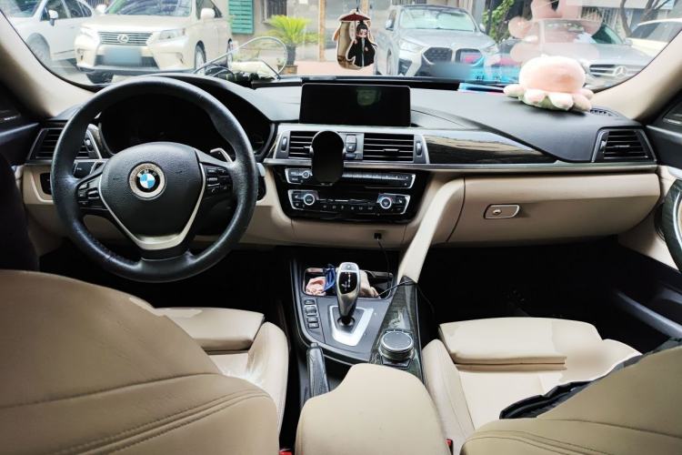 Used BMW 3 Series GT 2018 320i Luxury Design Package Center Console
