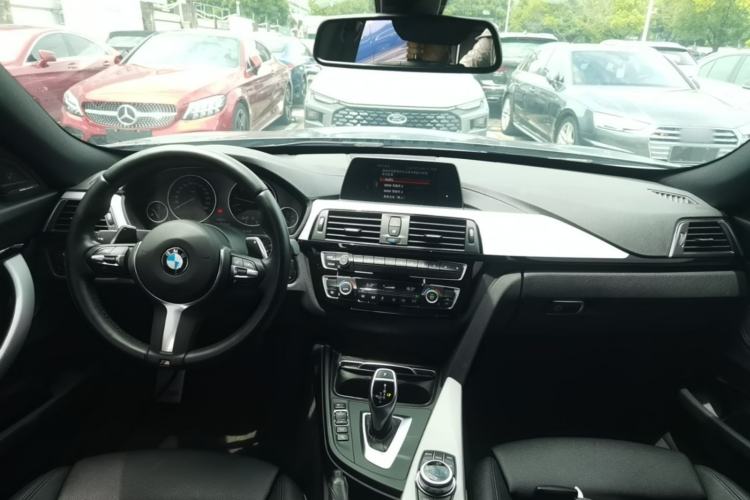 Used BMW 3 Series GT 2018 320i M Sport Edition Center Console