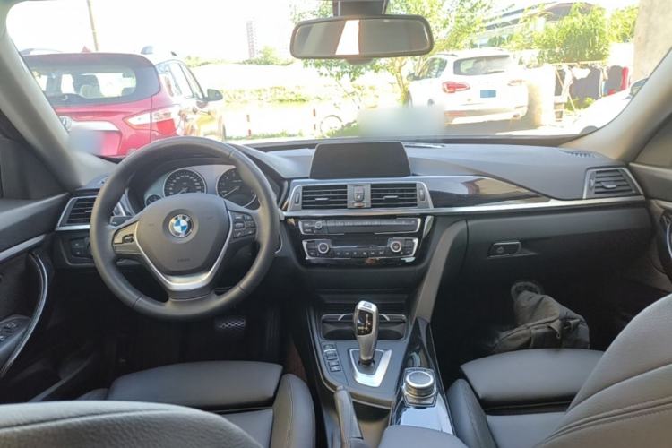 Used BMW 3 Series GT 2018 320i Sport Edition Center Console