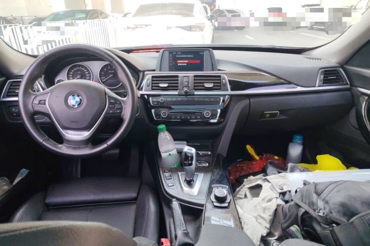 Used BMW 3 Series GT 2018 320i Sport Edition Center Console