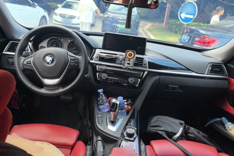 Used BMW 3 Series GT 2018 320i Sport Edition Center Console