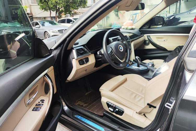 Used BMW 3 Series GT 2018 320i Luxury Design Package Driver Seat