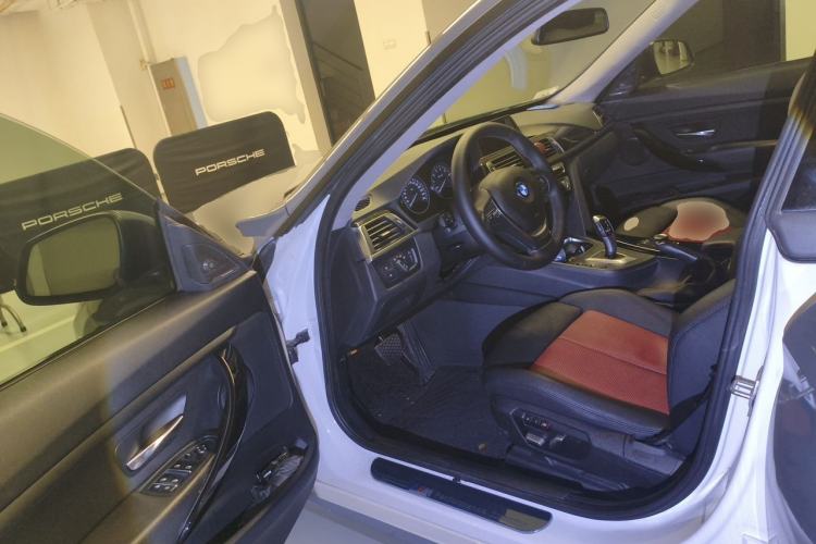 Used BMW 3 Series GT 2018 320i Sport Edition Driver Seat
