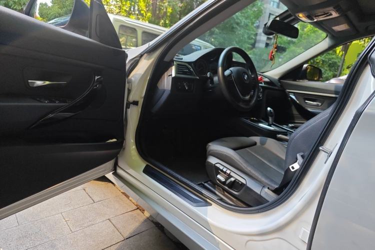 Used BMW 3 Series GT 2018 320i Sport Edition Driver Seat
