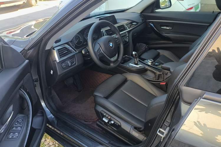 Used BMW 3 Series GT 2018 320i Sport Edition Driver Seat