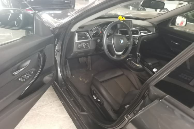 Used BMW 3 Series GT 2018 320i Sport Edition Driver Seat