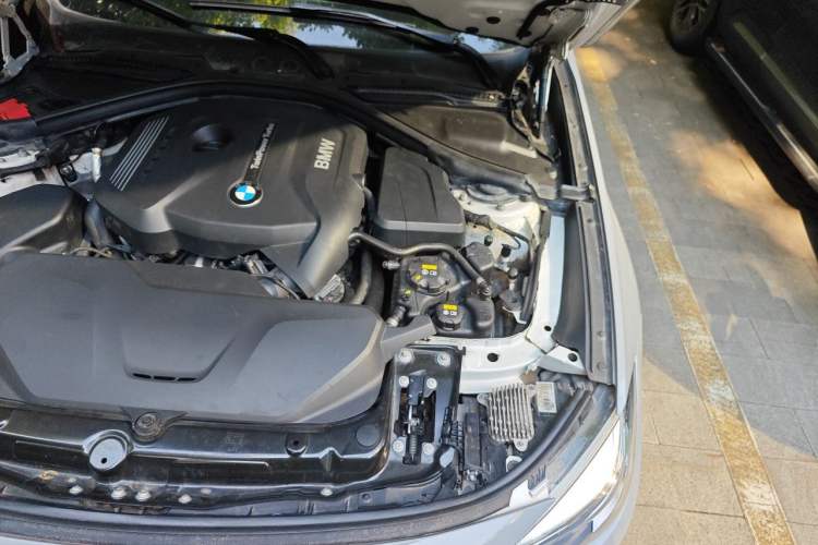 Used BMW 3 Series GT 2018 320i Sport Edition Engine Bay Left