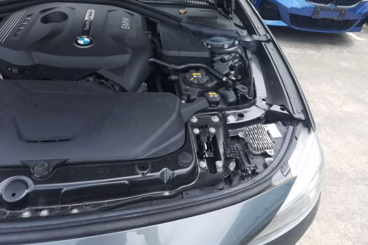 Used BMW 3 Series GT 2018 320i M Sport Edition Engine Bay Left