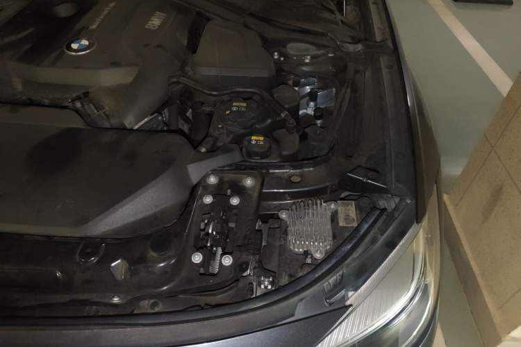 Used BMW 3 Series GT 2018 330i xDrive M Sport Edition Engine Bay Left