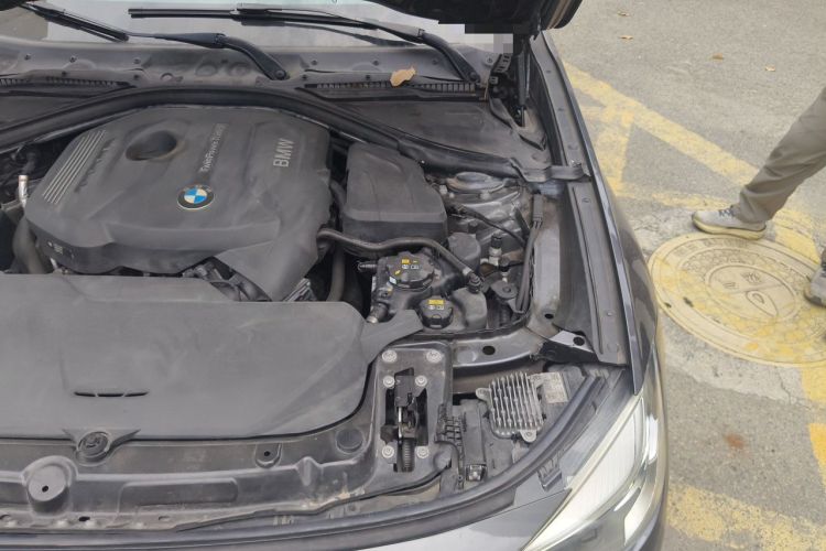 Used BMW 3 Series GT 2018 320i M Sport Edition Engine Bay Left
