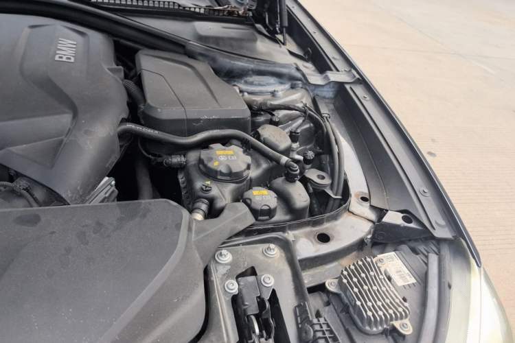 Used BMW 3 Series GT 2018 320i Sport Edition Engine Bay Left