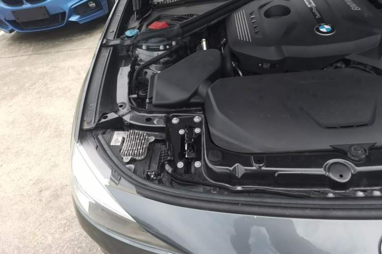 Used BMW 3 Series GT 2018 320i M Sport Edition Engine Bay Right