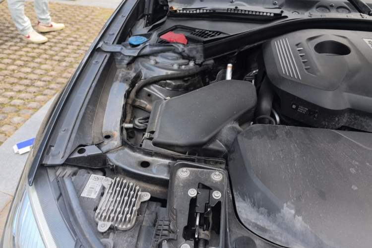 Used BMW 3 Series GT 2018 320i Sport Edition Engine Bay Right