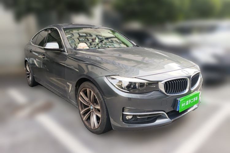 Used BMW 3 Series GT 2018 320i Luxury Design Package Front Right 45 Deg