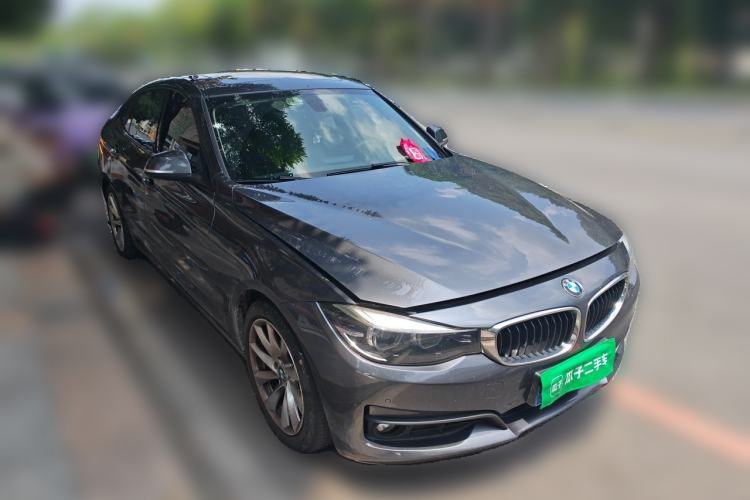 Used BMW 3 Series GT 2018 320i Sport Edition Front Right 45 Deg