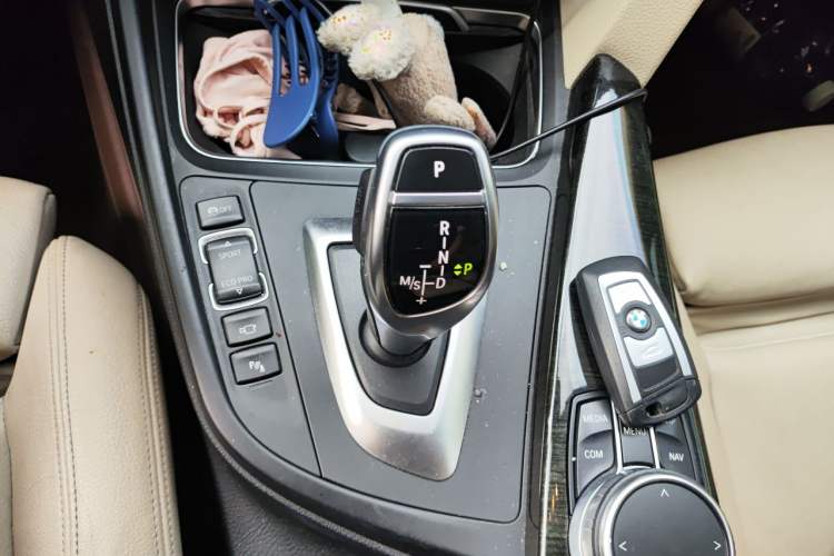 Used BMW 3 Series GT 2018 320i Luxury Design Package Gear Lever