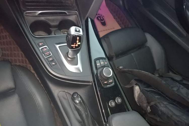 Used BMW 3 Series GT 2018 320i Sport Edition Gear Lever