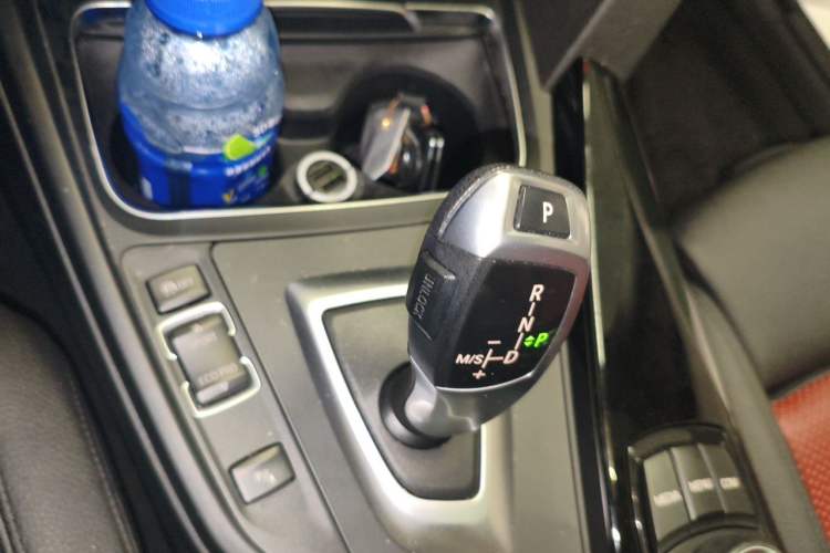 Used BMW 3 Series GT 2018 320i Sport Edition Gear Lever