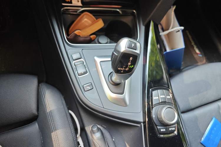 Used BMW 3 Series GT 2018 320i Sport Edition Gear Lever