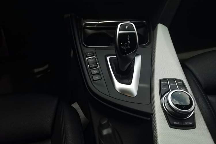Used BMW 3 Series GT 2018 320i M Sport Edition Gear Lever