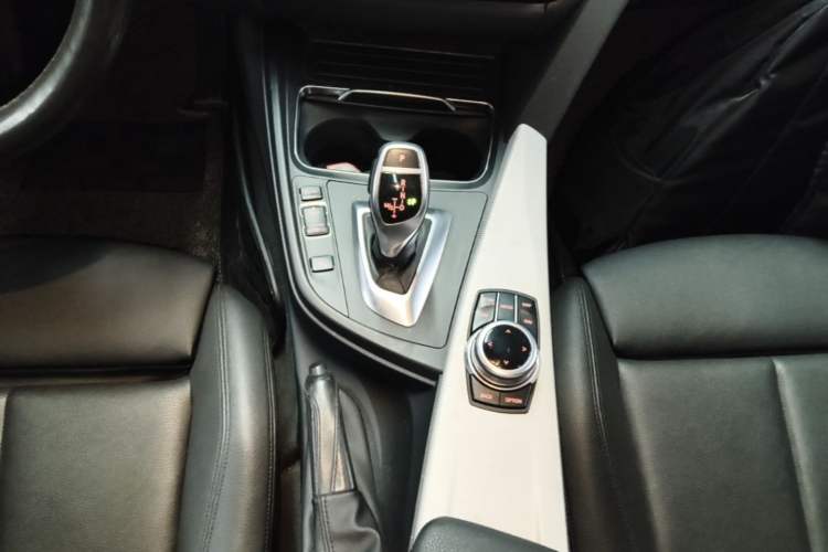 Used BMW 3 Series GT 2018 320i M Sport Edition Gear Lever