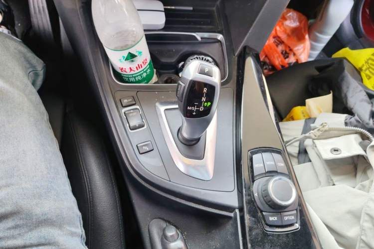 Used BMW 3 Series GT 2018 320i Sport Edition Gear Lever