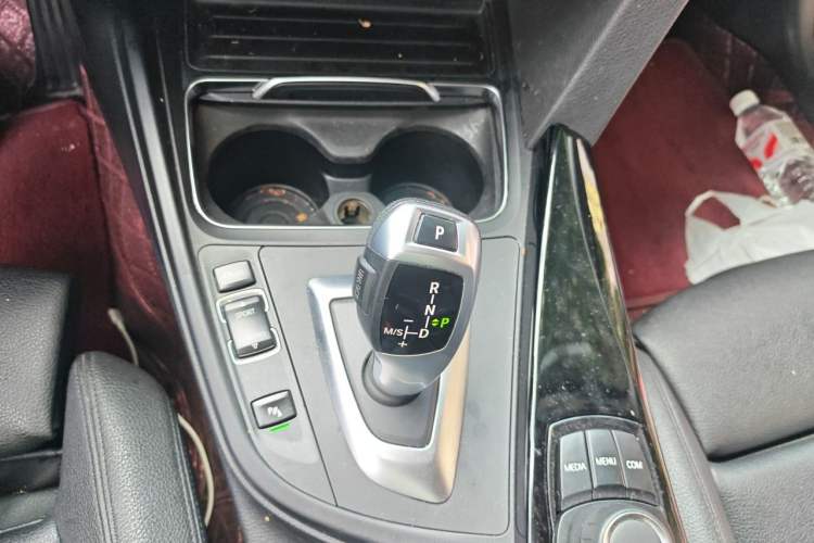 Used BMW 3 Series GT 2018 320i Sport Edition Gear Lever