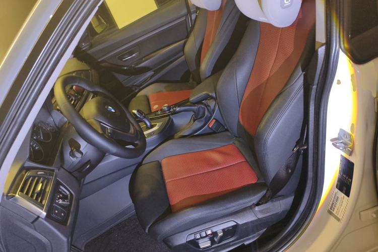 Used BMW 3 Series GT 2018 320i Sport Edition Left Front Seat