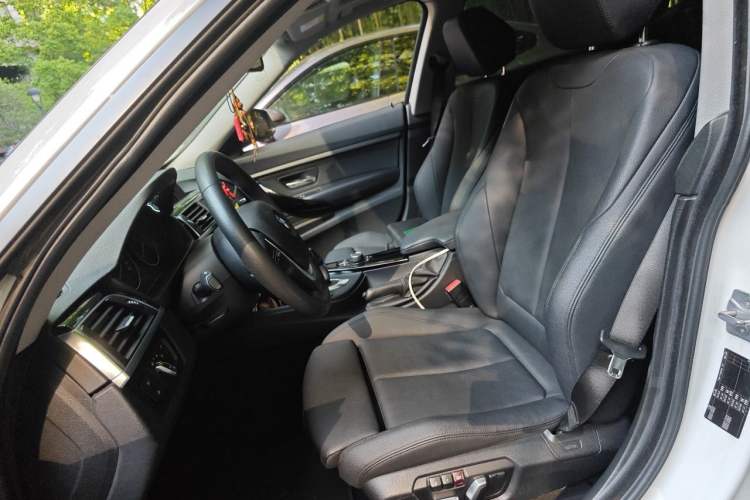 Used BMW 3 Series GT 2018 320i Sport Edition Left Front Seat