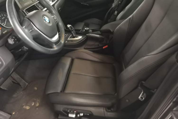 Used BMW 3 Series GT 2018 320i Sport Edition Left Front Seat