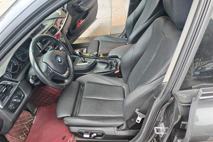 Used BMW 3 Series GT 2018 320i Sport Edition Left Front Seat